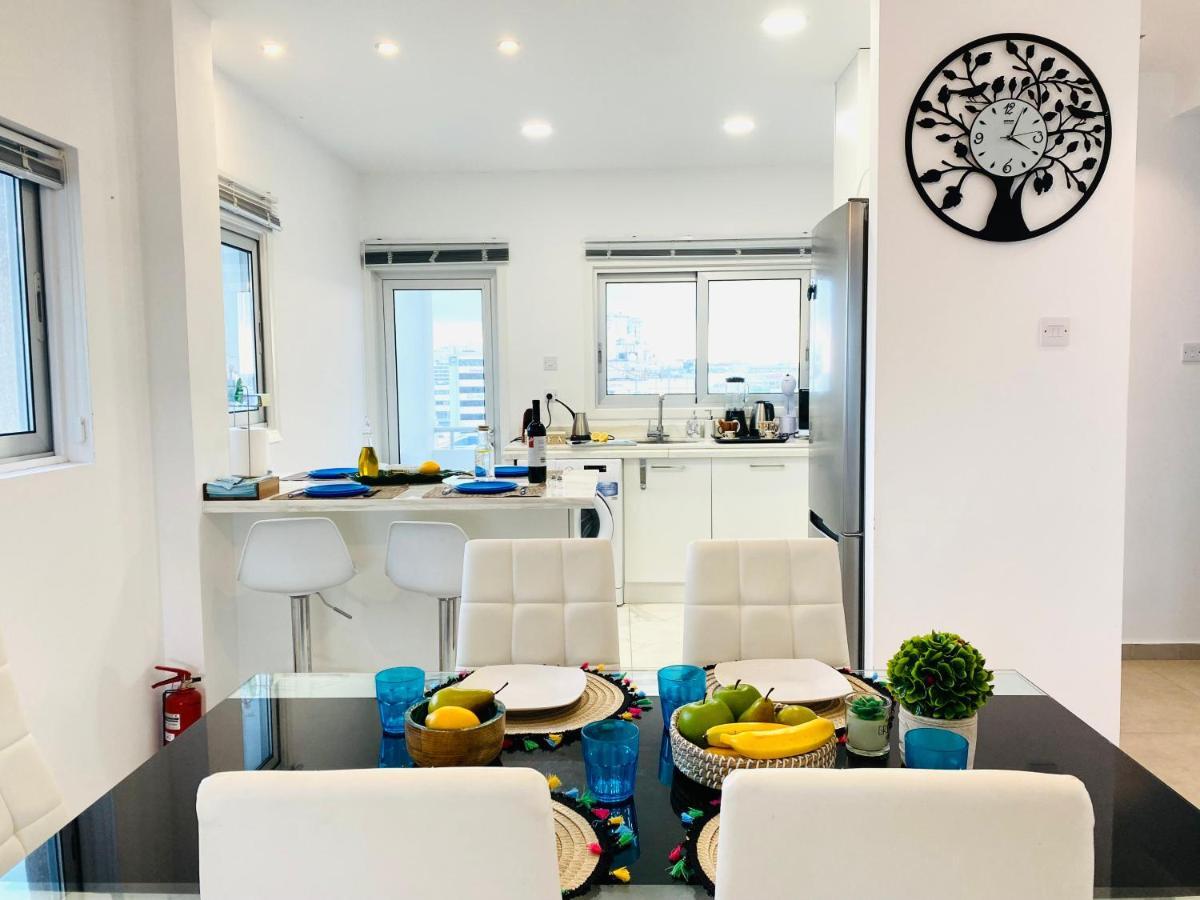 Apartamento Panoramic Seaside Getaway, 2-Br Penthouse Lárnaca Exterior foto